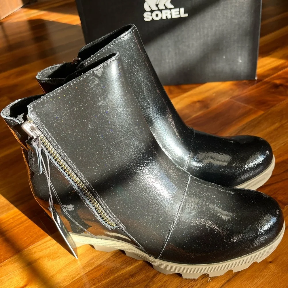 Sorel Joan of Artic Wedge II Zip youth boot, size 4 (big kid), NEW